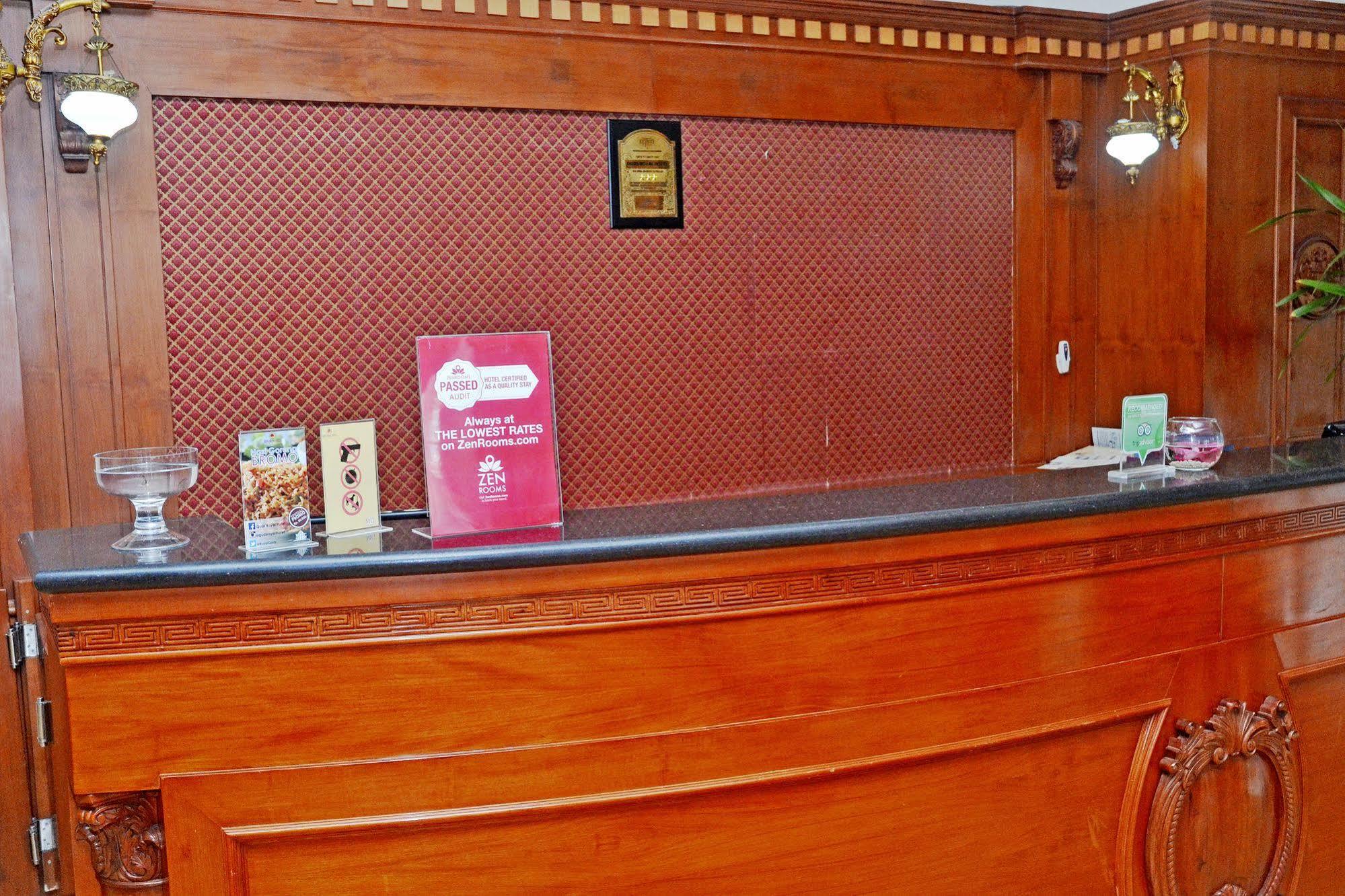 Zen Rooms Sultan Iskandar Muda Surabaya Exterior photo