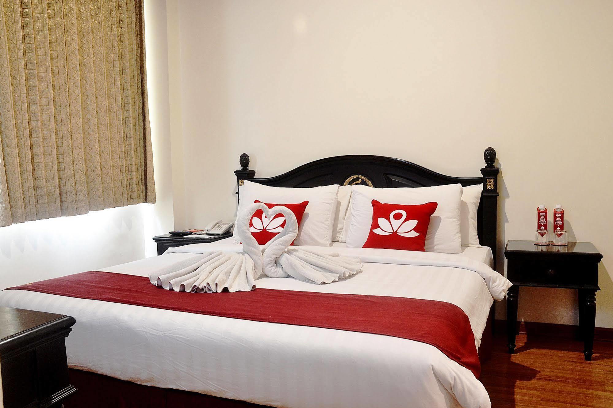 Zen Rooms Sultan Iskandar Muda Surabaya Exterior photo