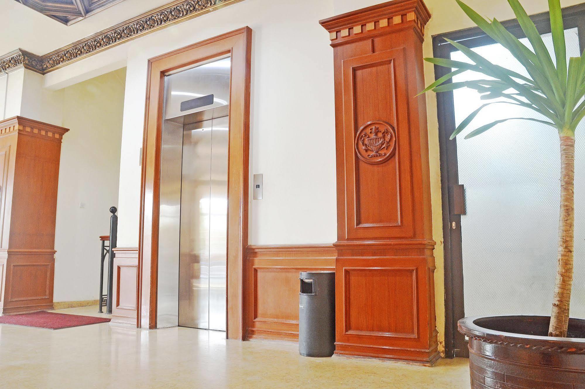 Zen Rooms Sultan Iskandar Muda Surabaya Exterior photo