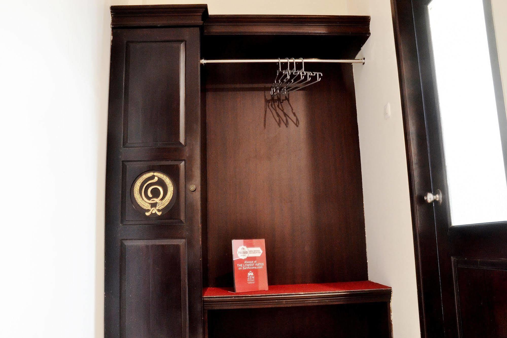 Zen Rooms Sultan Iskandar Muda Surabaya Exterior photo